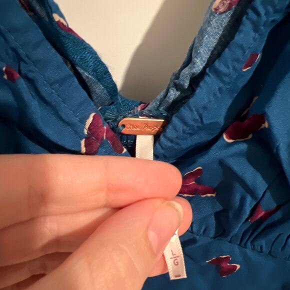 Free People Butterfly Pretty Dayz V-Neck Crop Blouse Top Blue Womens Size Large - Picture 6 of 8